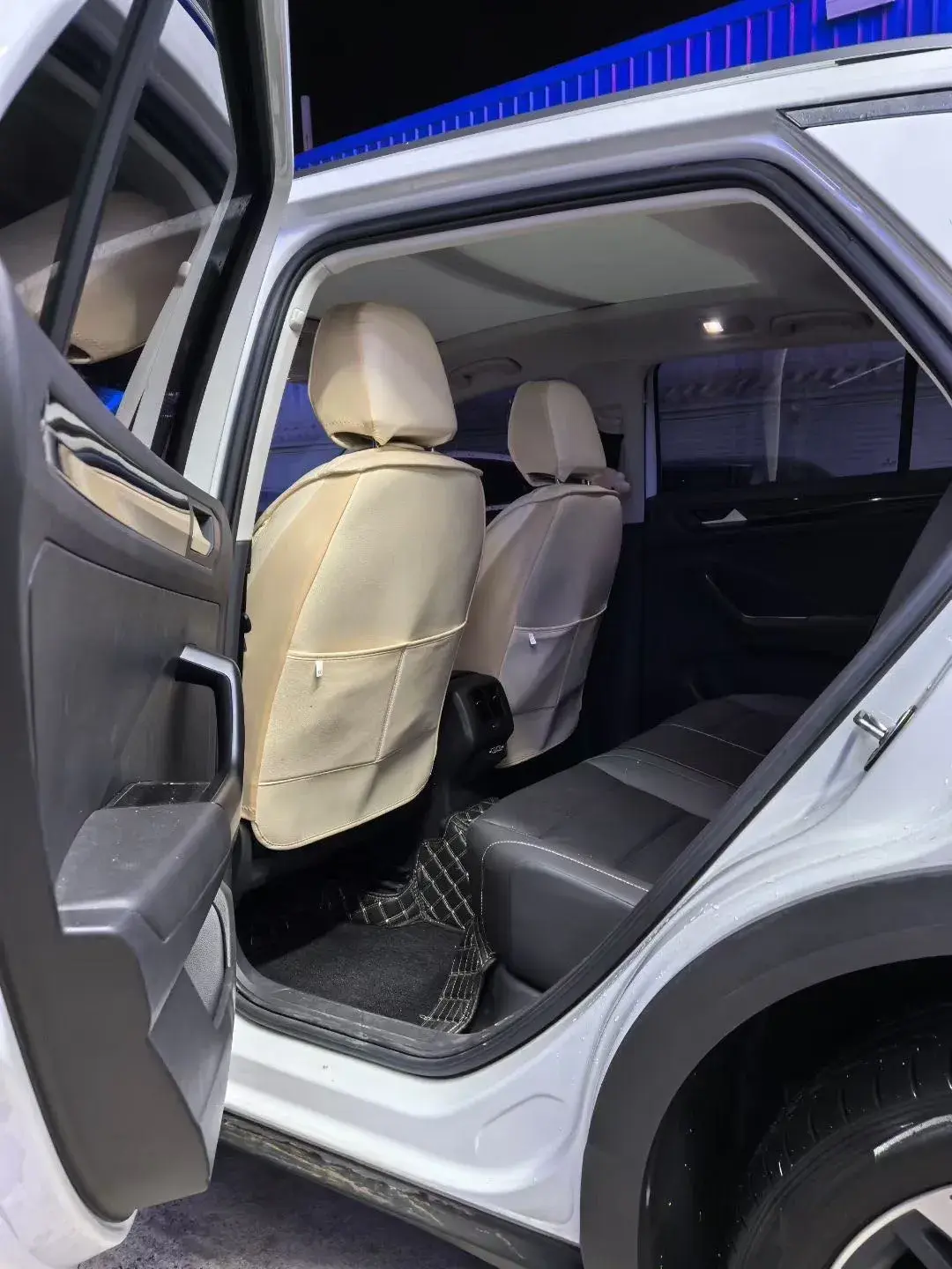 2022 VOLKSWAGEN T-ROC thumbnail 4