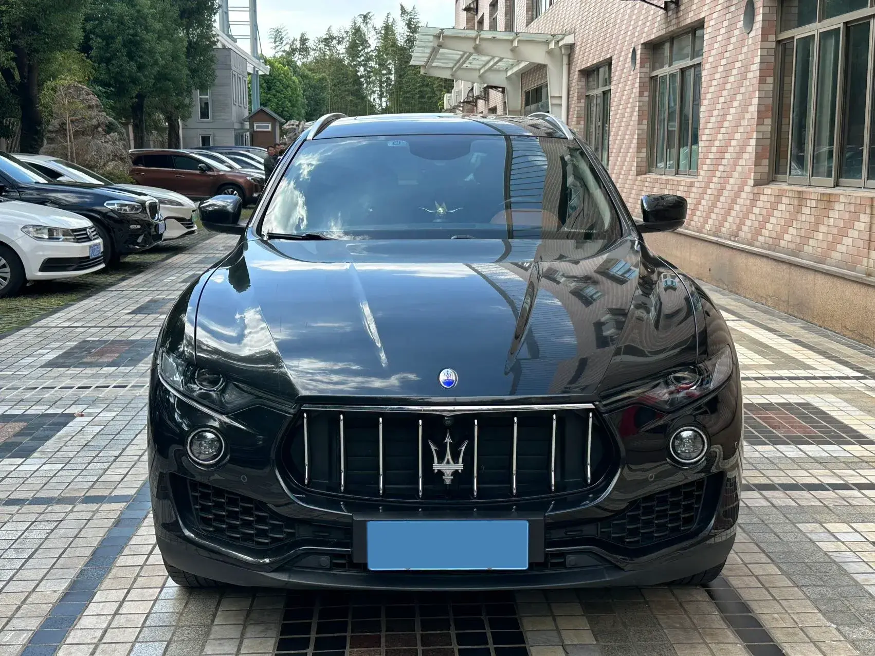 2016 MASERATI LEVANTE thumbnail 2