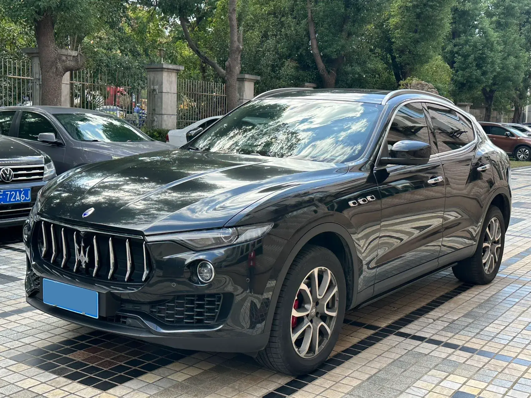 2016 MASERATI LEVANTE view 1