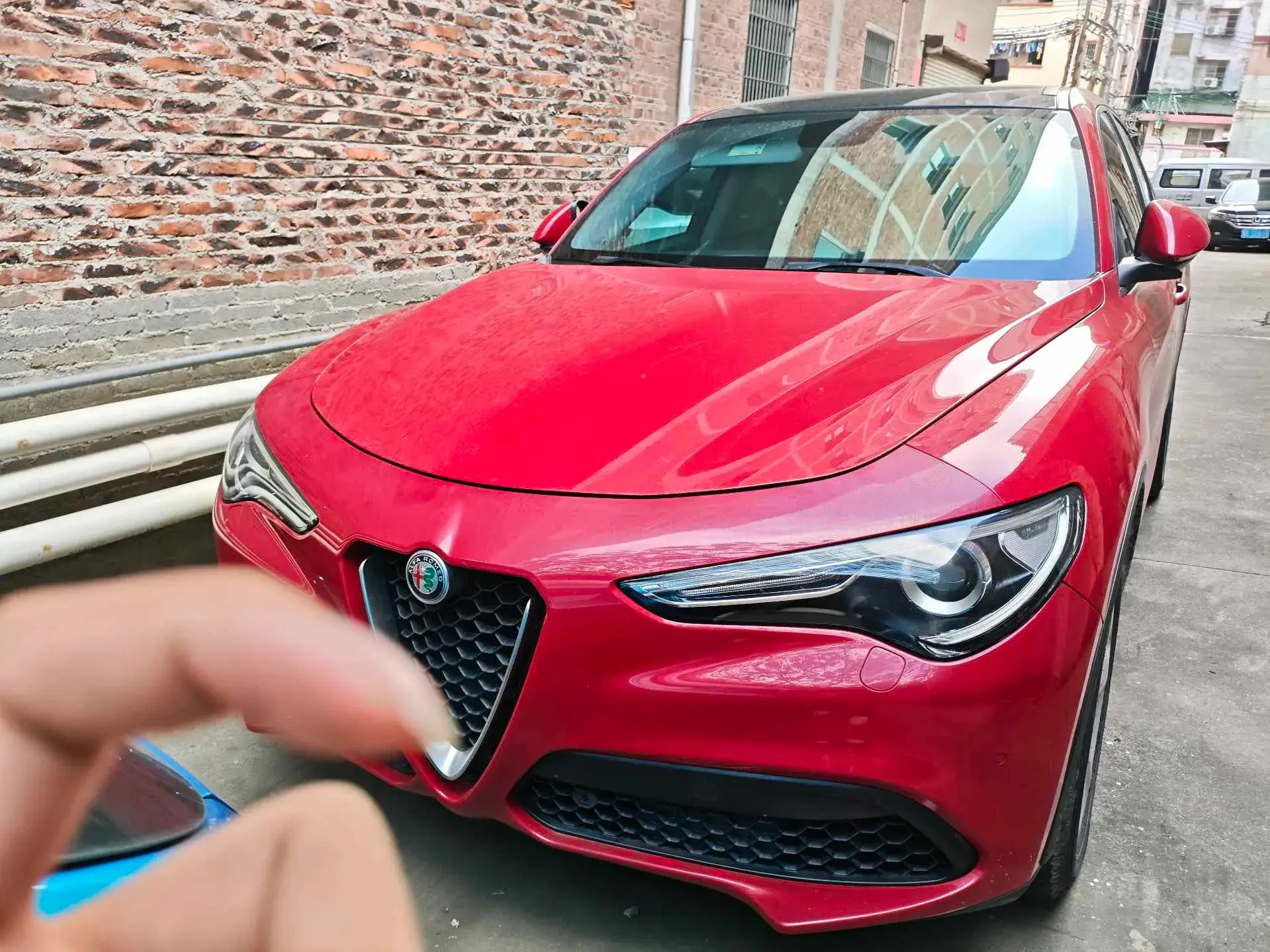 2017 ALFA ROMEO thumbnail 2