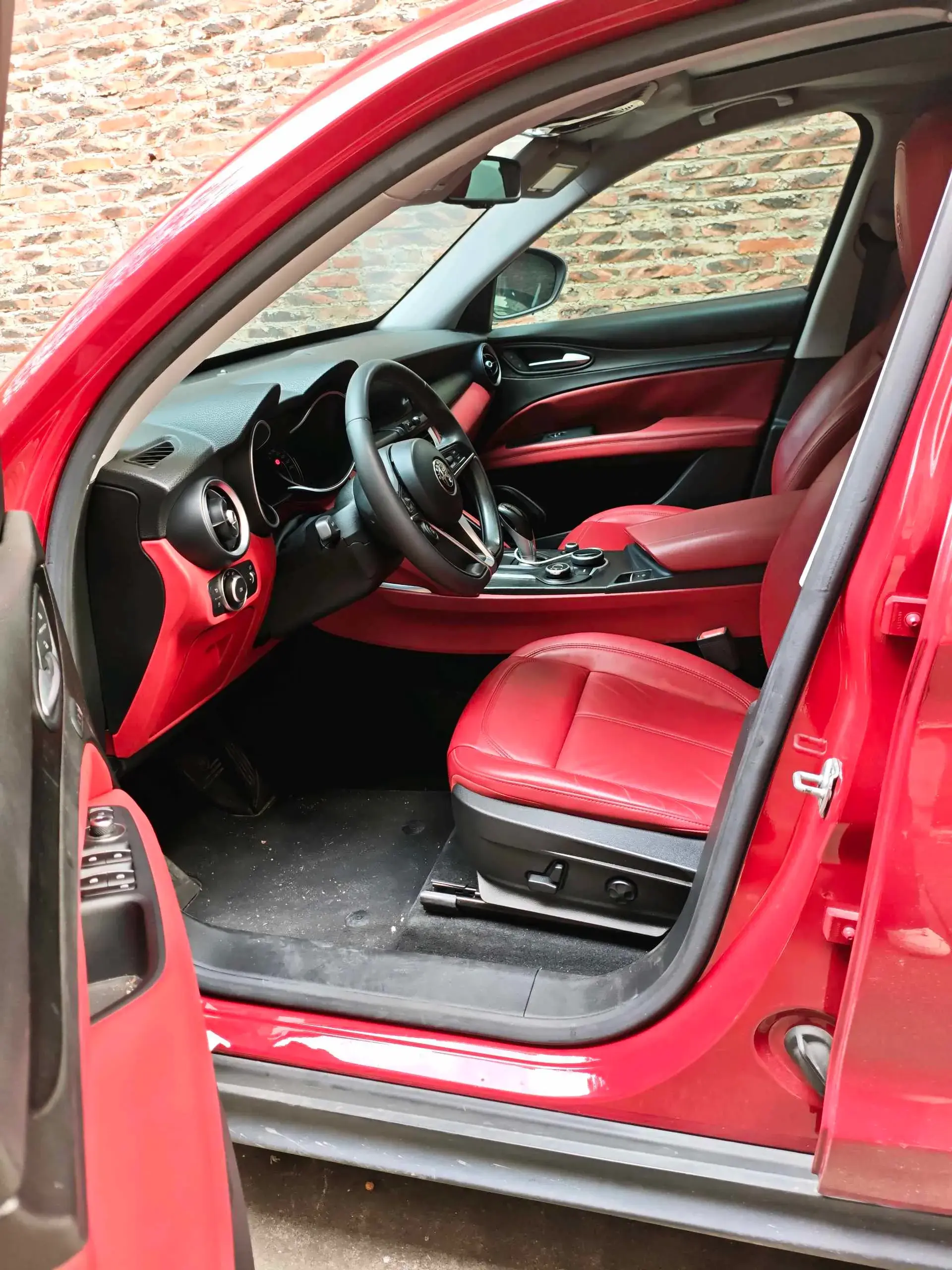 2017 ALFA ROMEO thumbnail 4