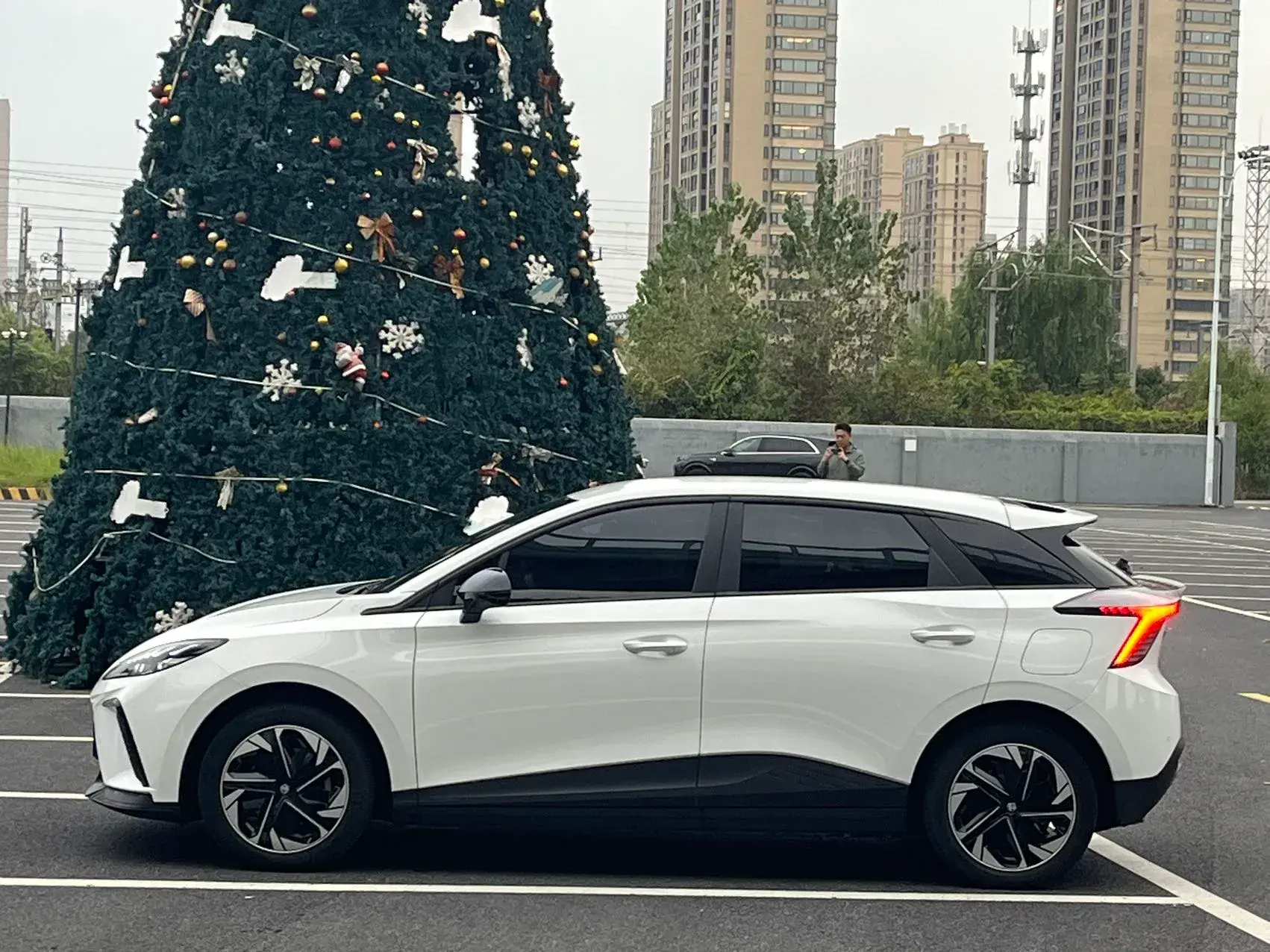 2023 MG MG4 thumbnail 2