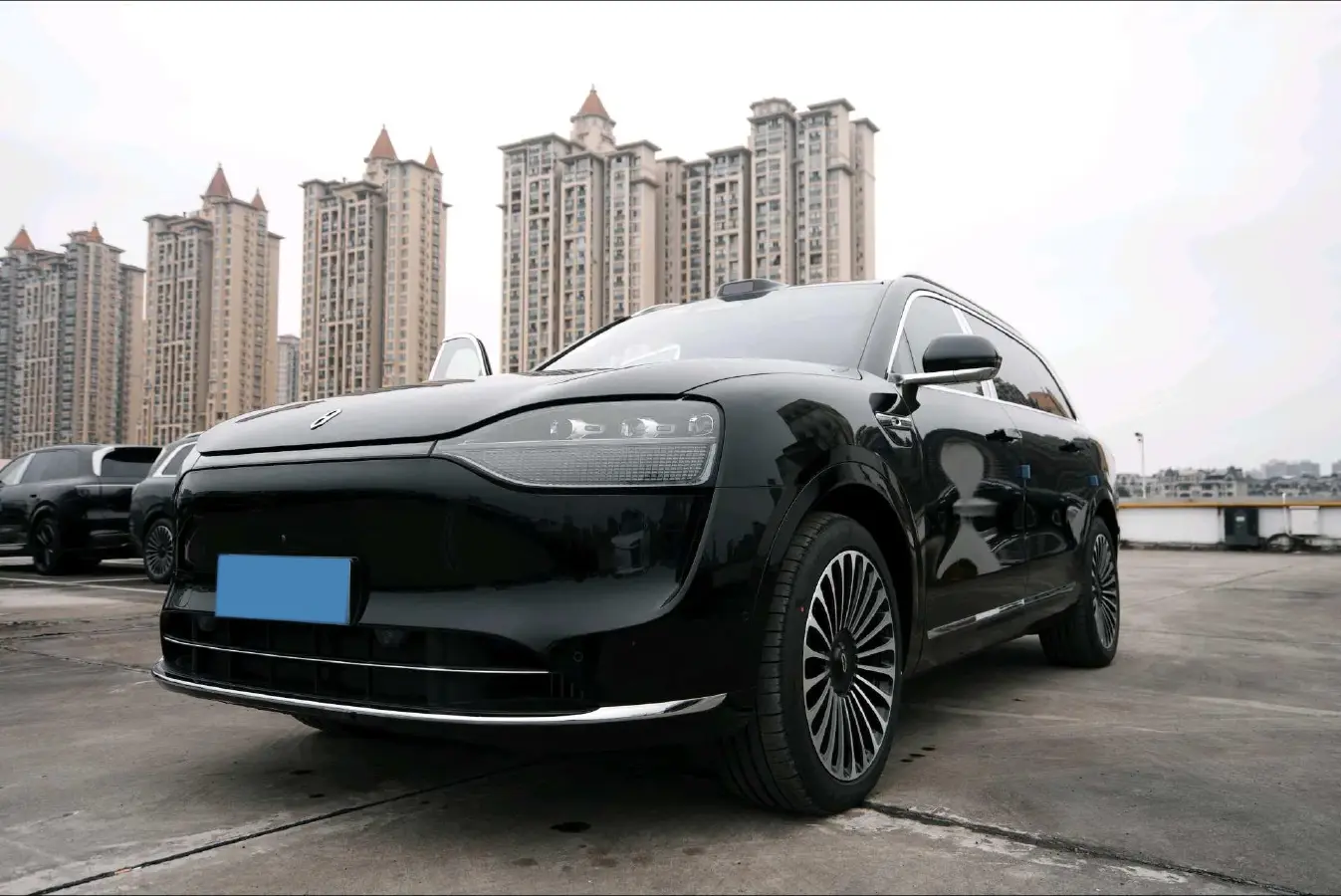 2024 AITO AITO M9 1.5T 152HP L4 REEV 42KWH 2024 AITO AITO M9 1.5T 152HP L4 REEV 42KWH