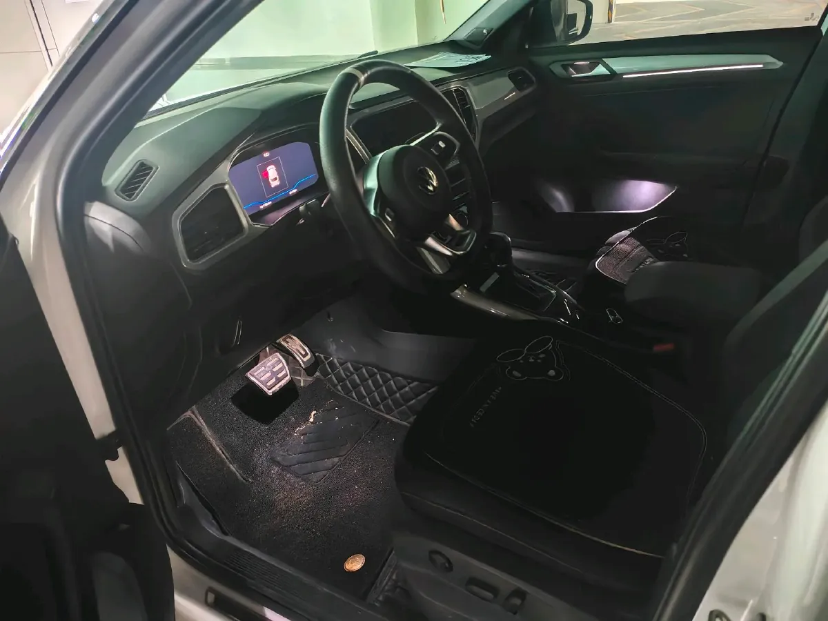 2022 Volkswagen T-Roc 1.4T 150HP L4 7DCT,autocango,china used car exporter,china ev exporter,chinese used car exporter,chinese used ev exporter