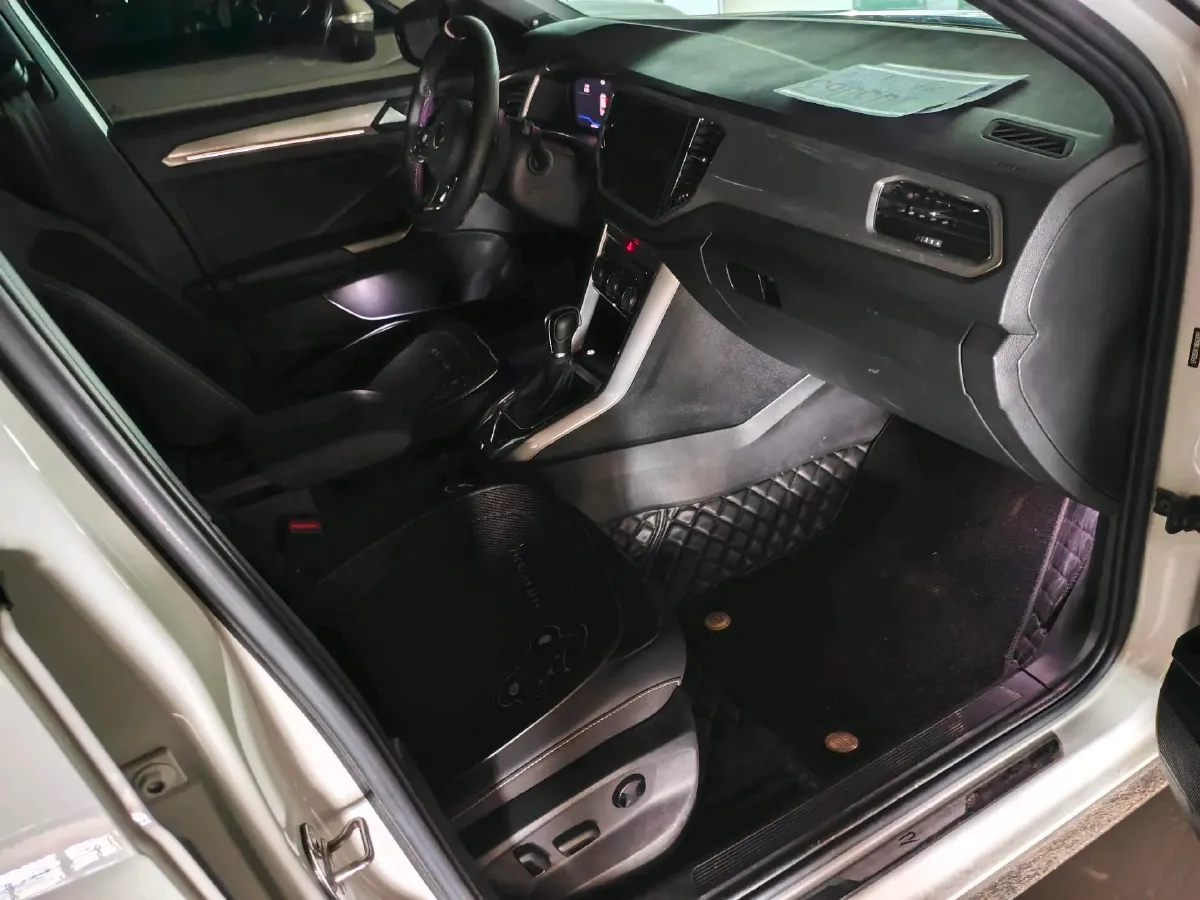 2022 Volkswagen T-Roc 1.4T 150HP L4 7DCT,autocango,china used car exporter,china ev exporter,chinese used car exporter,chinese used ev exporter