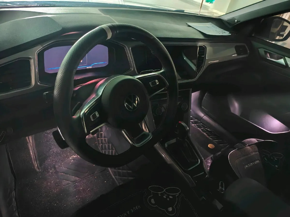 2022 Volkswagen T-Roc 1.4T 150HP L4 7DCT,autocango,china used car exporter,china ev exporter,chinese used car exporter,chinese used ev exporter