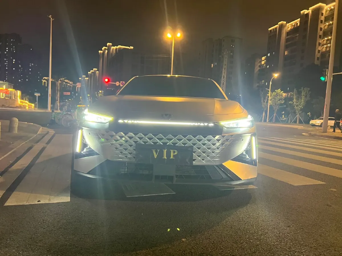 2022 ChangAn UNI-V 1.5T 188HP L4 7DCT,autocango,china used car exporter,china ev exporter,chinese used car exporter,chinese used ev exporter