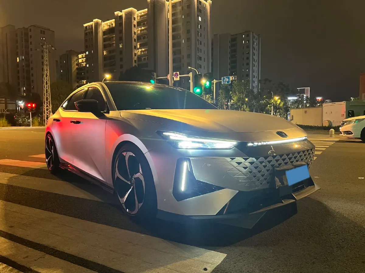 2022 ChangAn UNI-V 1.5T 188HP L4 7DCT,autocango,china used car exporter,china ev exporter,chinese used car exporter,chinese used ev exporter