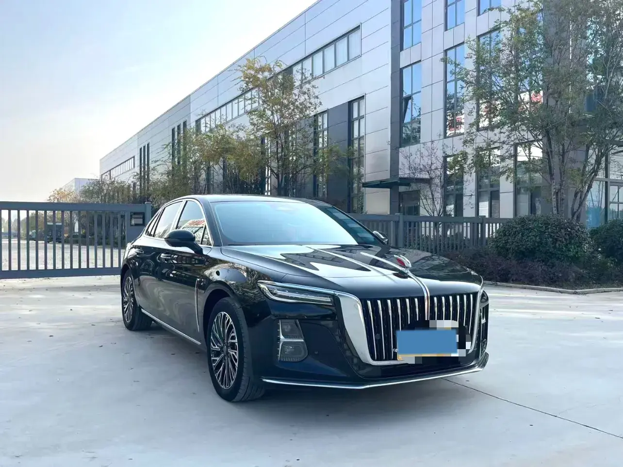 2023 HONGQI H5 thumbnail 3