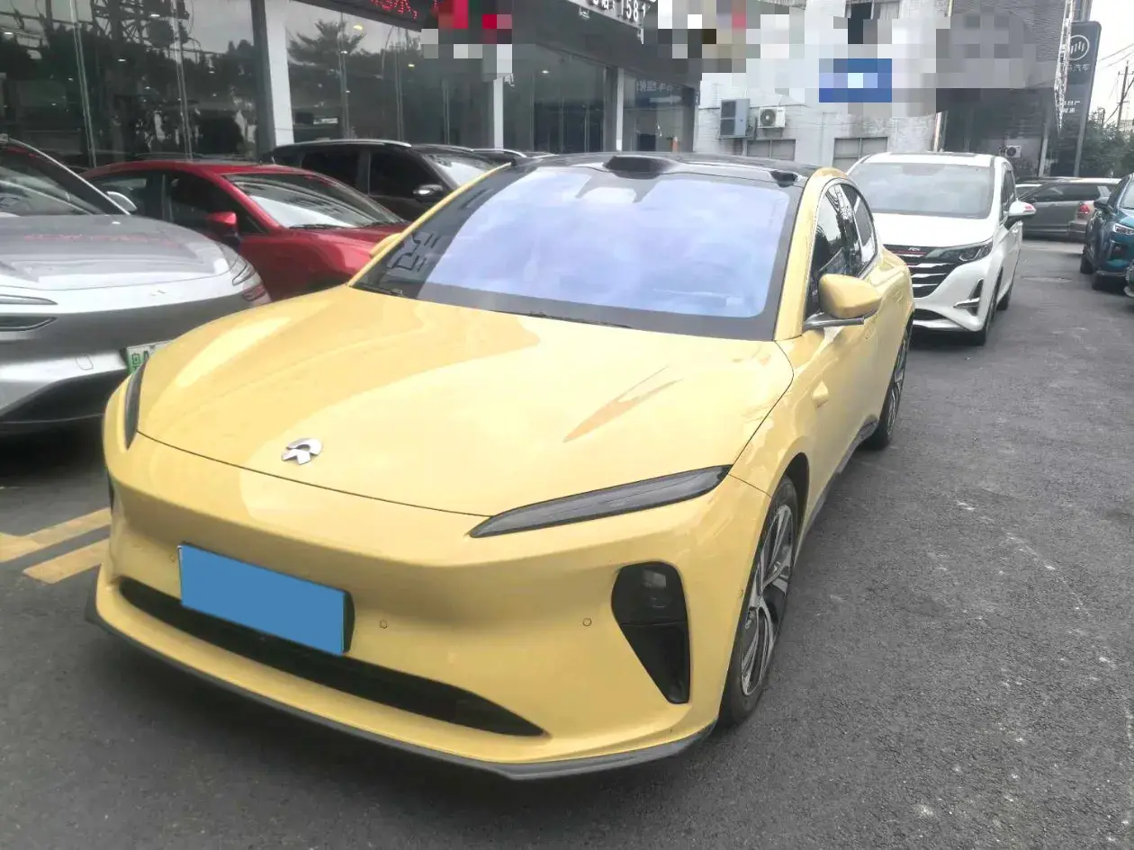 2022 NIO ET5 view 1