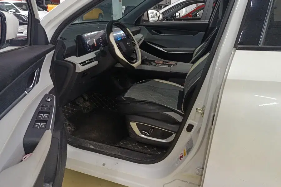 2023 CHANGAN CS75 thumbnail 4