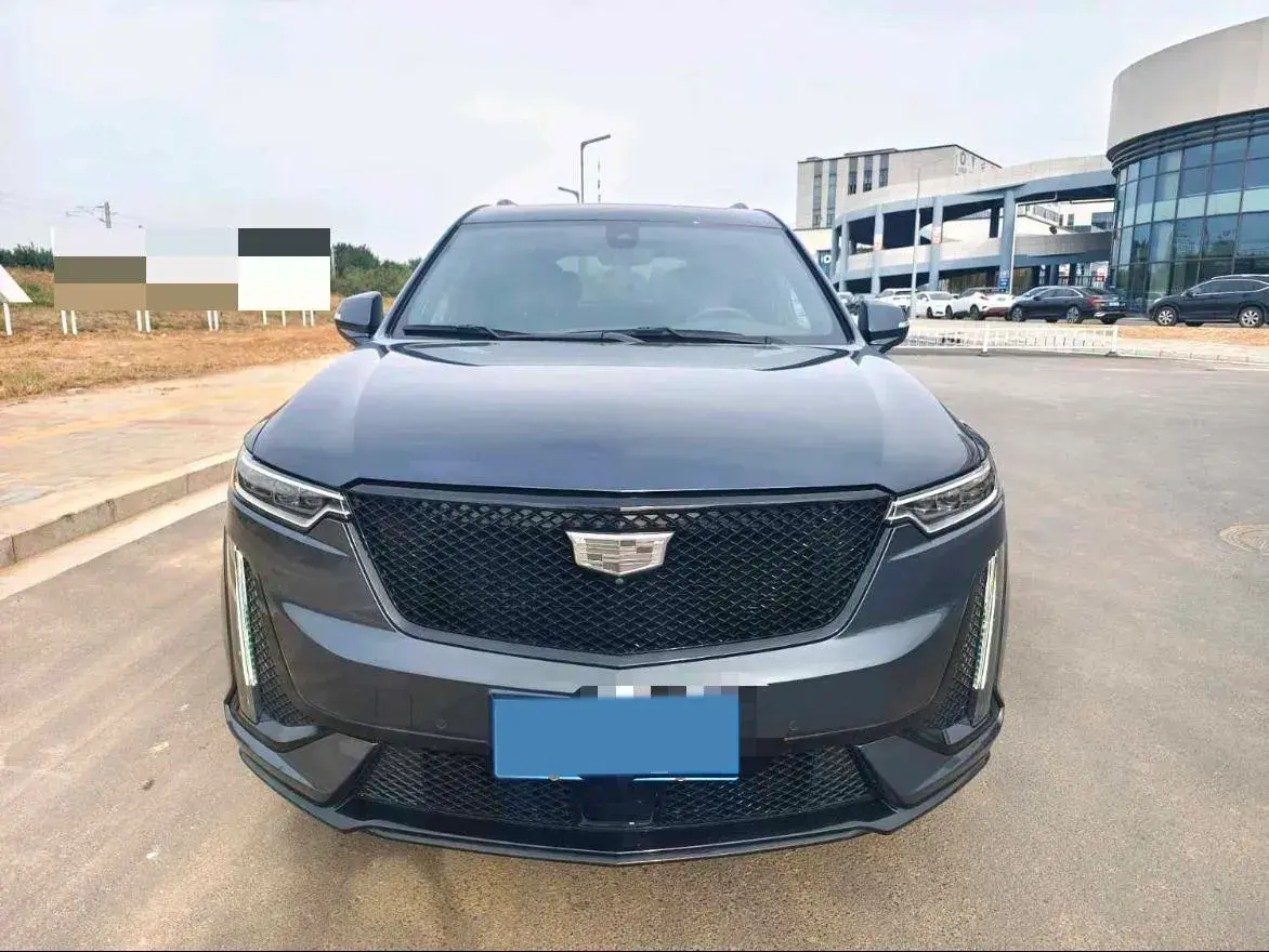 2025 CADILLAC XT6 thumbnail 2