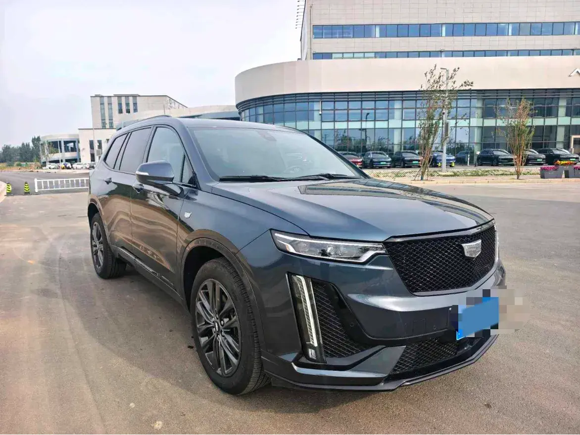 2025 CADILLAC XT6 thumbnail 3