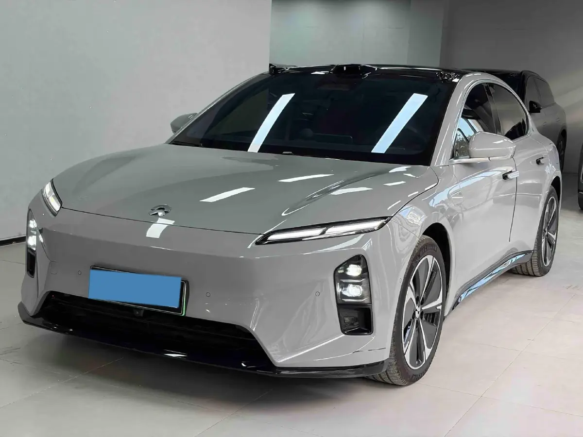 2025 NIO ET5 BEV