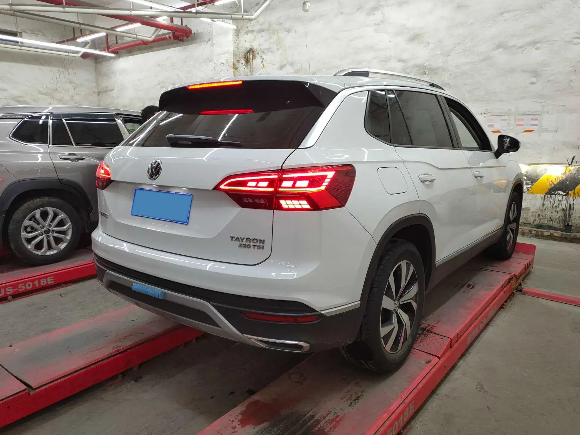 2019 VOLKSWAGEN TAYRON thumbnail 3