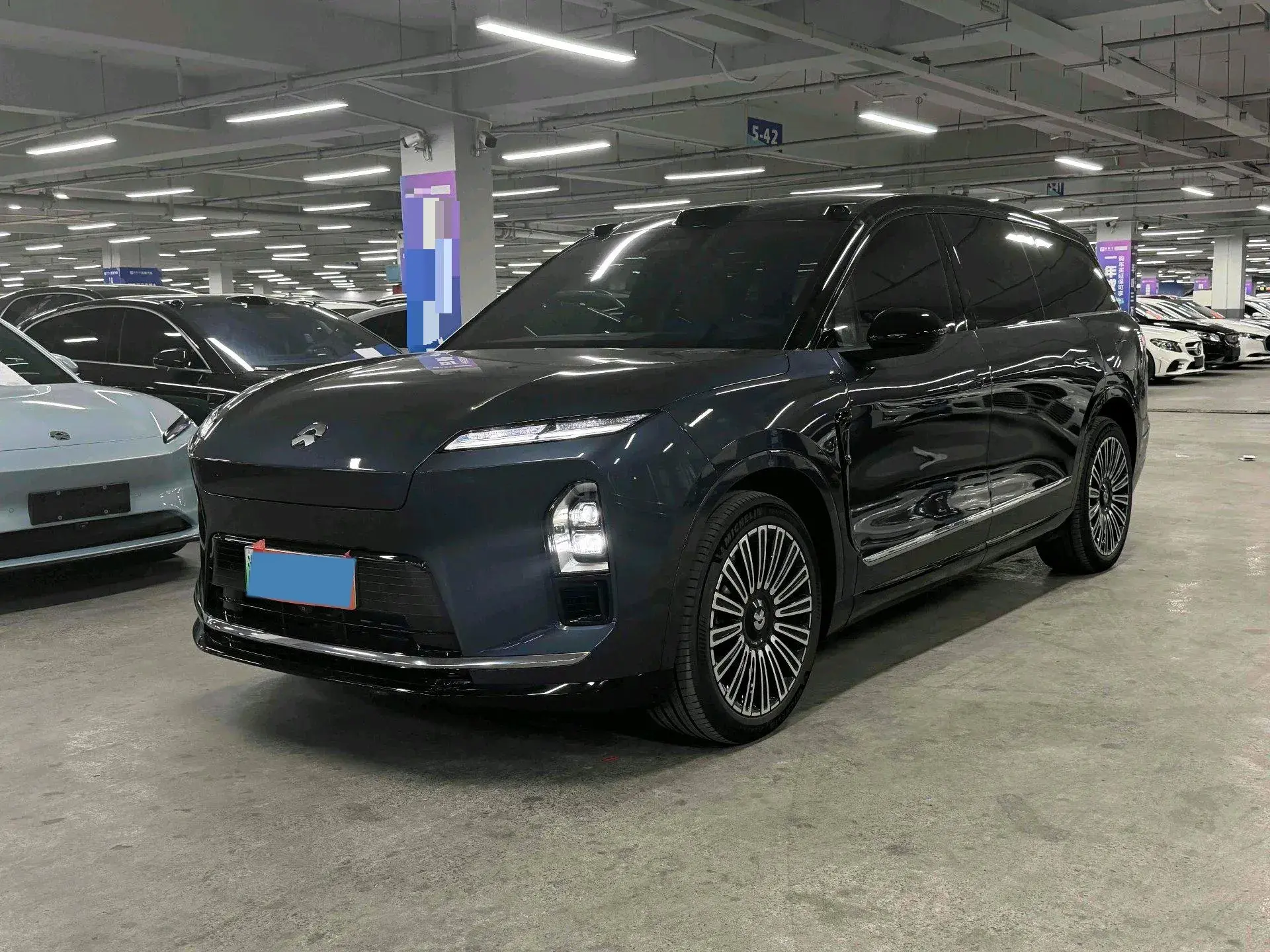 2023 NIO ES8 view 1
