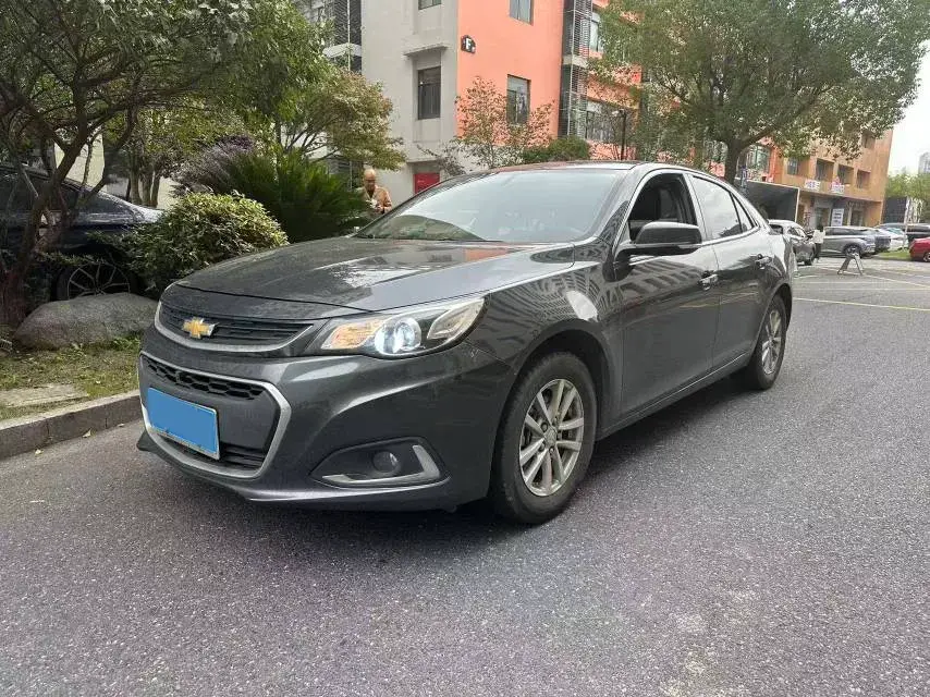 2018 CHEVROLET MALIBU view 1