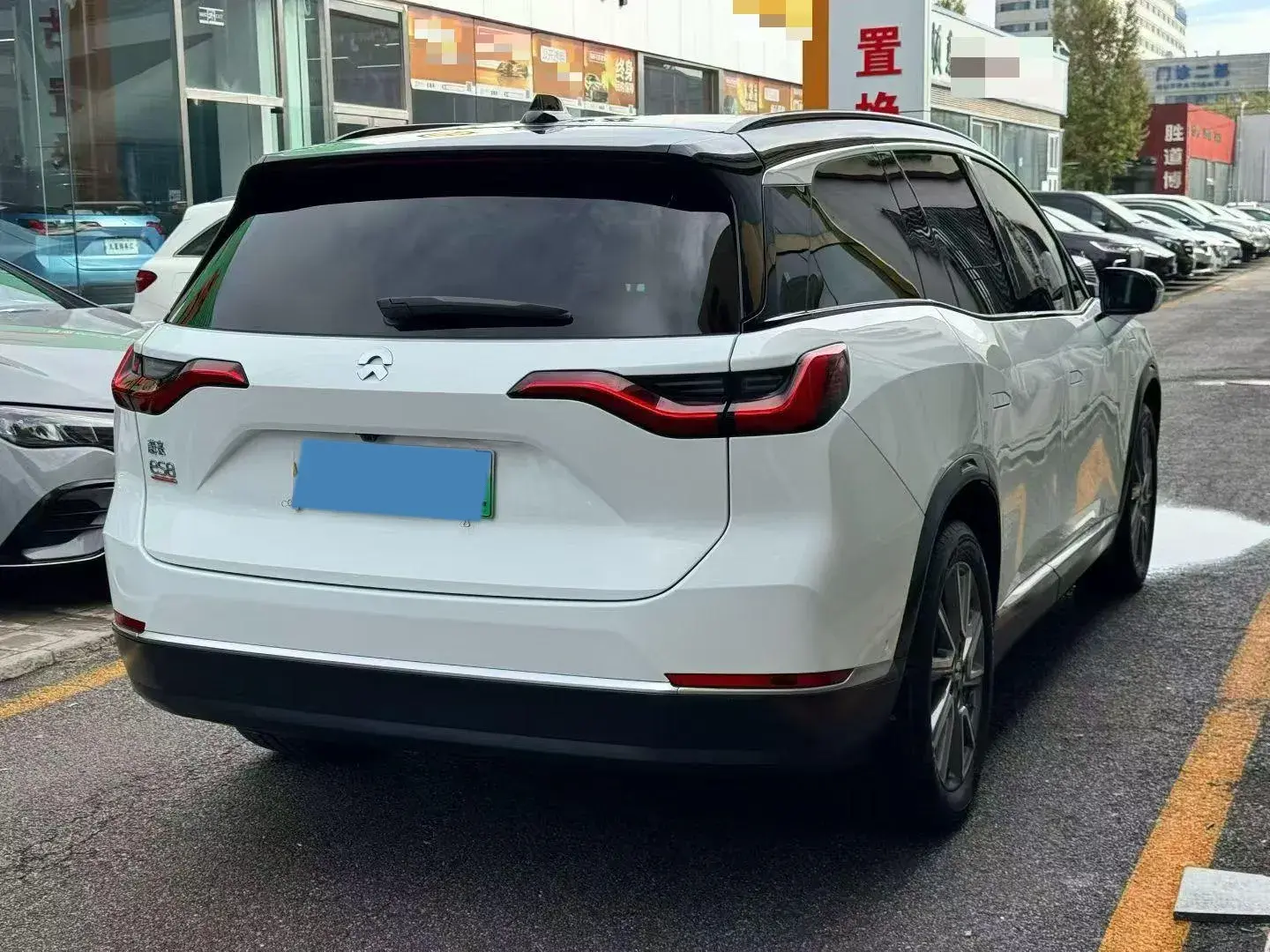 2020 NIO ES8 thumbnail 3