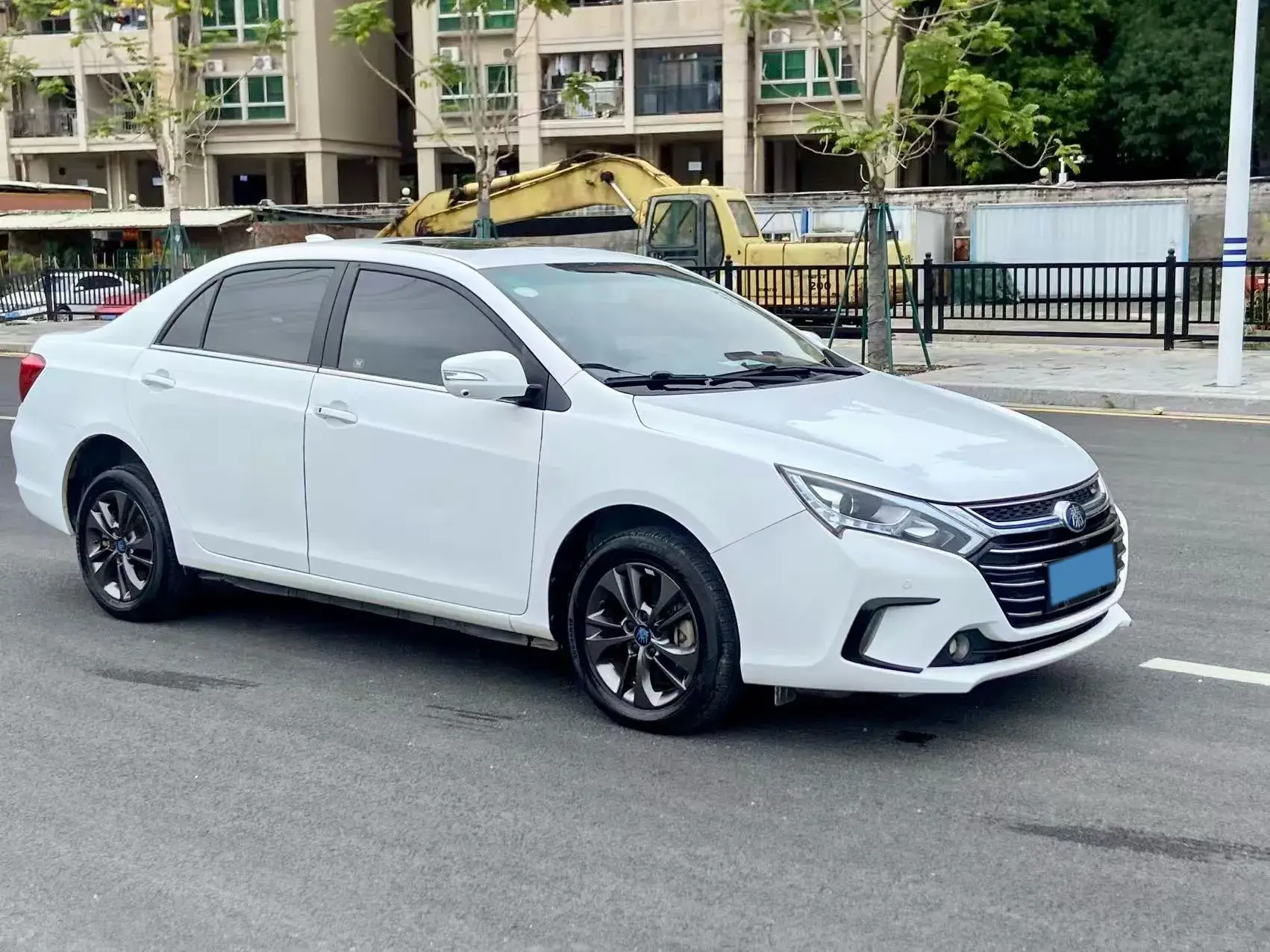 2017 BYD QIN thumbnail 2