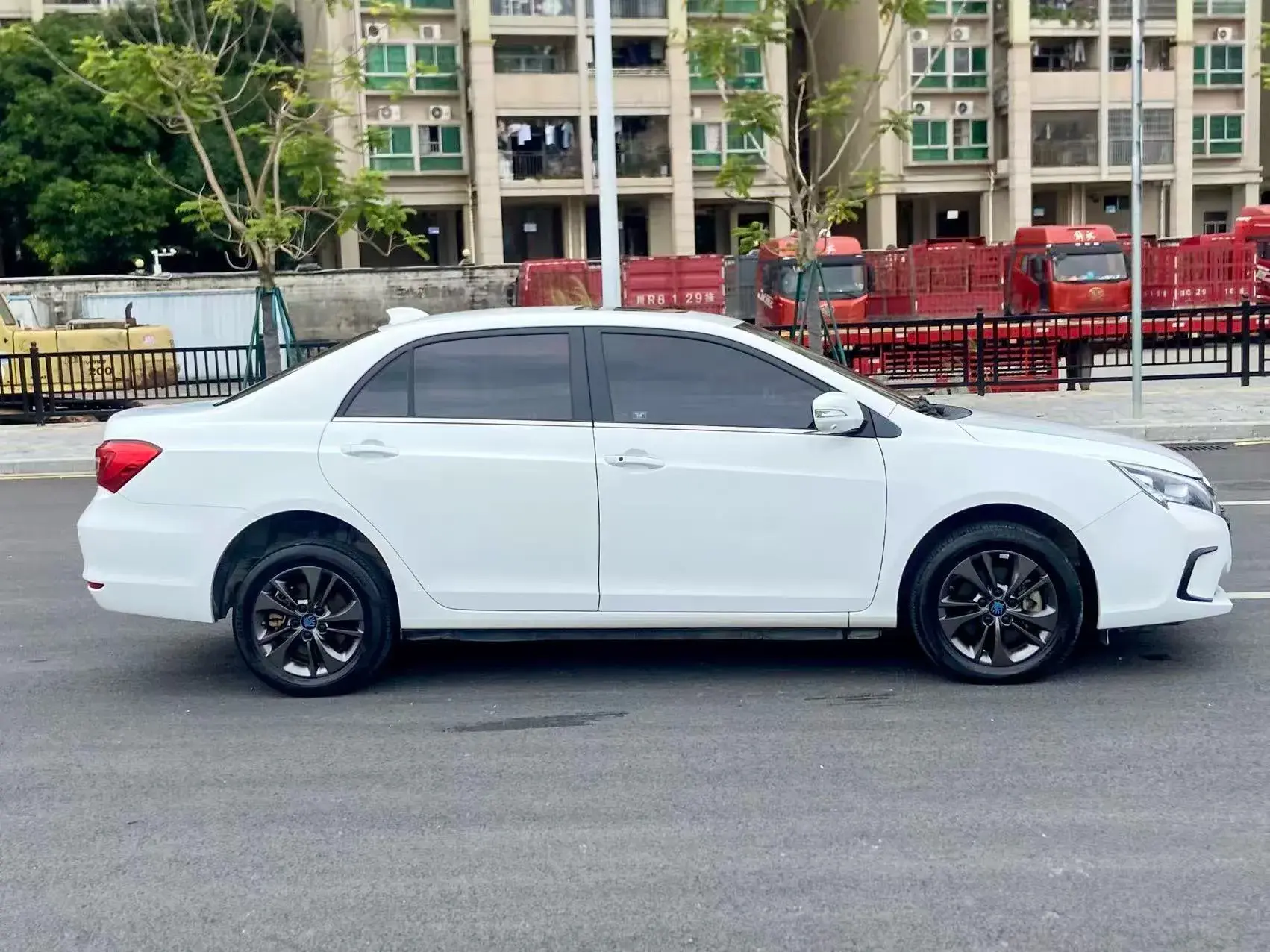 2017 BYD QIN thumbnail 3