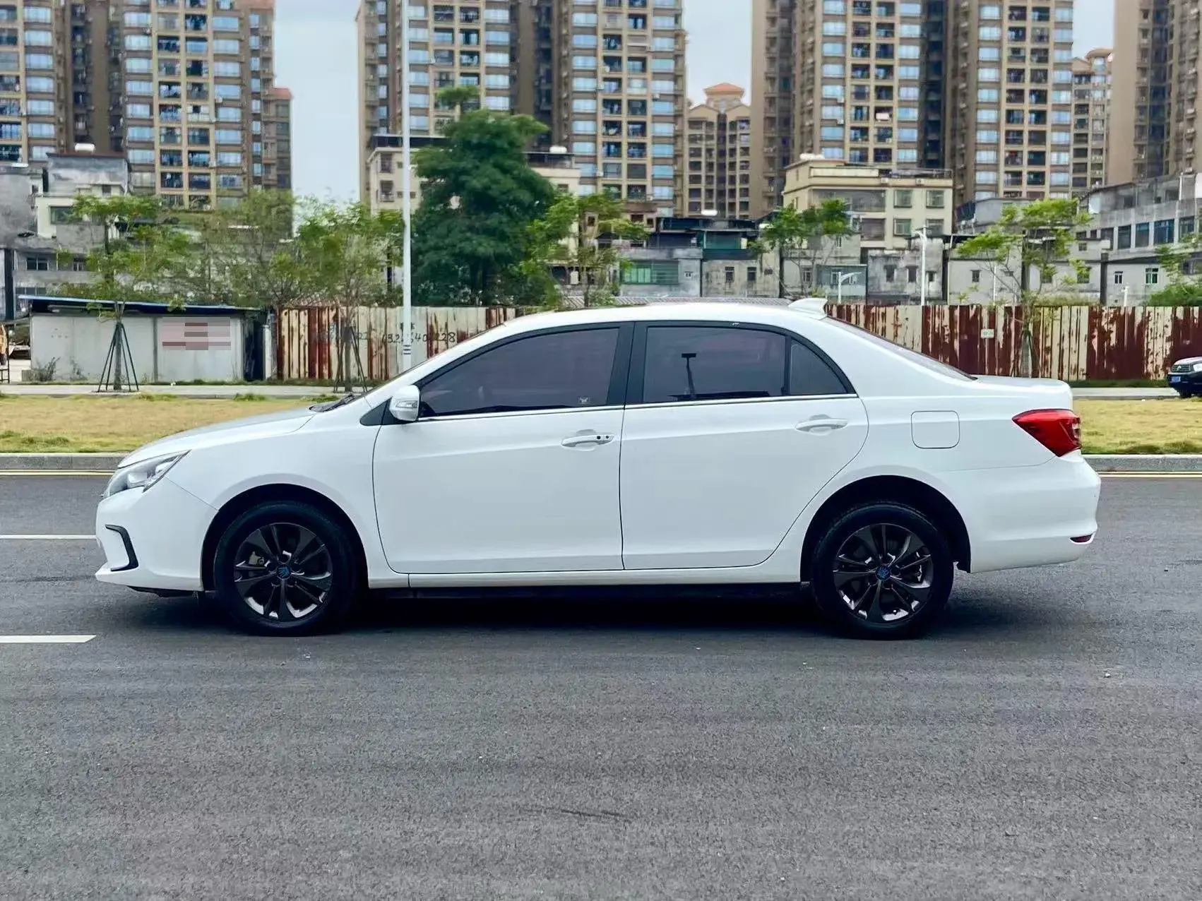 2017 BYD QIN thumbnail 4