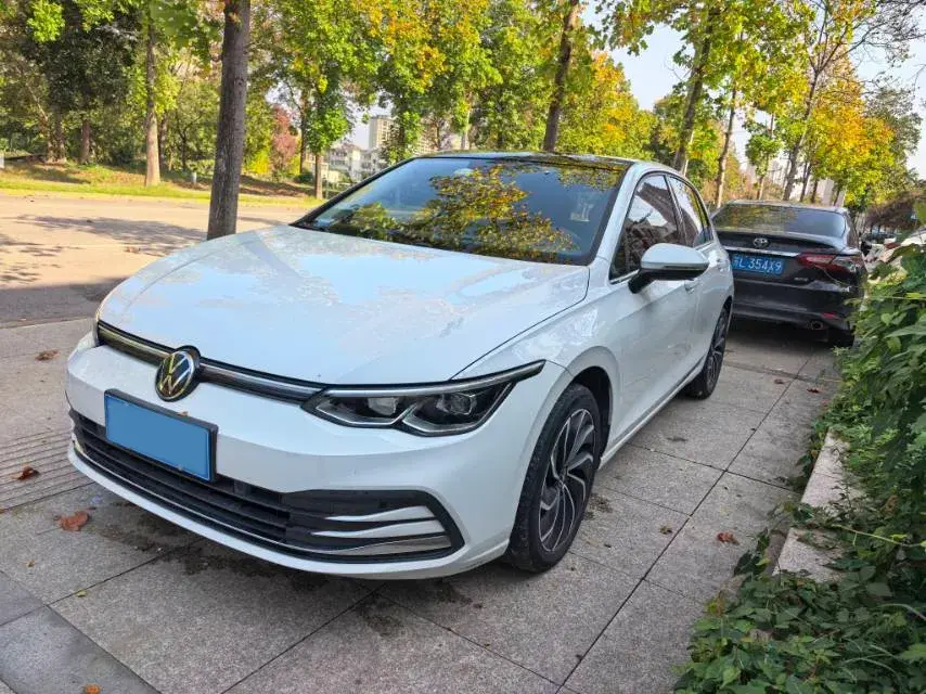 2021 VOLKSWAGEN GOLF view 1