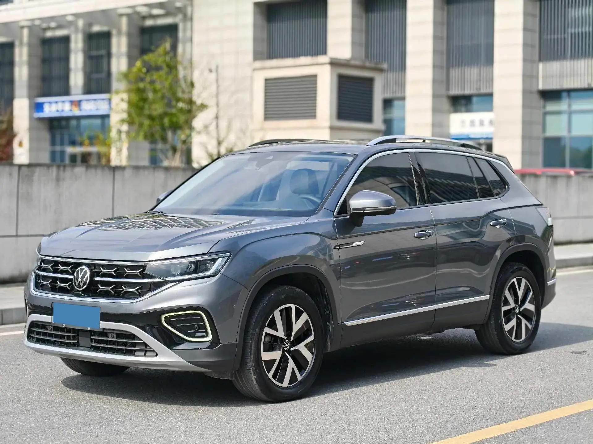 2023 VOLKSWAGEN TAYRON view 1