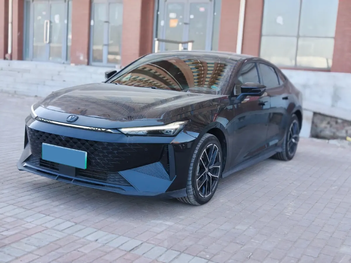 2024 ChangAn UNI-V iDD 1.5L 110HP L4 E-CVT PHEV 18.99KWH,autocango,china used car exporter,china ev exporter,chinese used car exporter,chinese used ev exporter