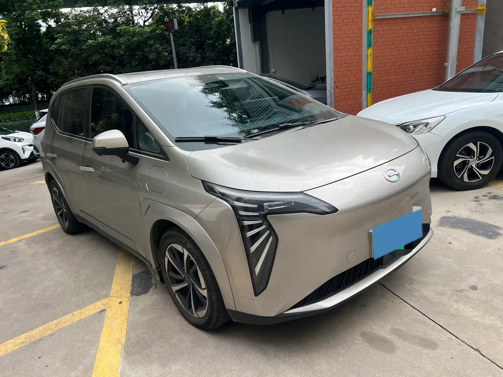 2023 AION Y thumbnail 3