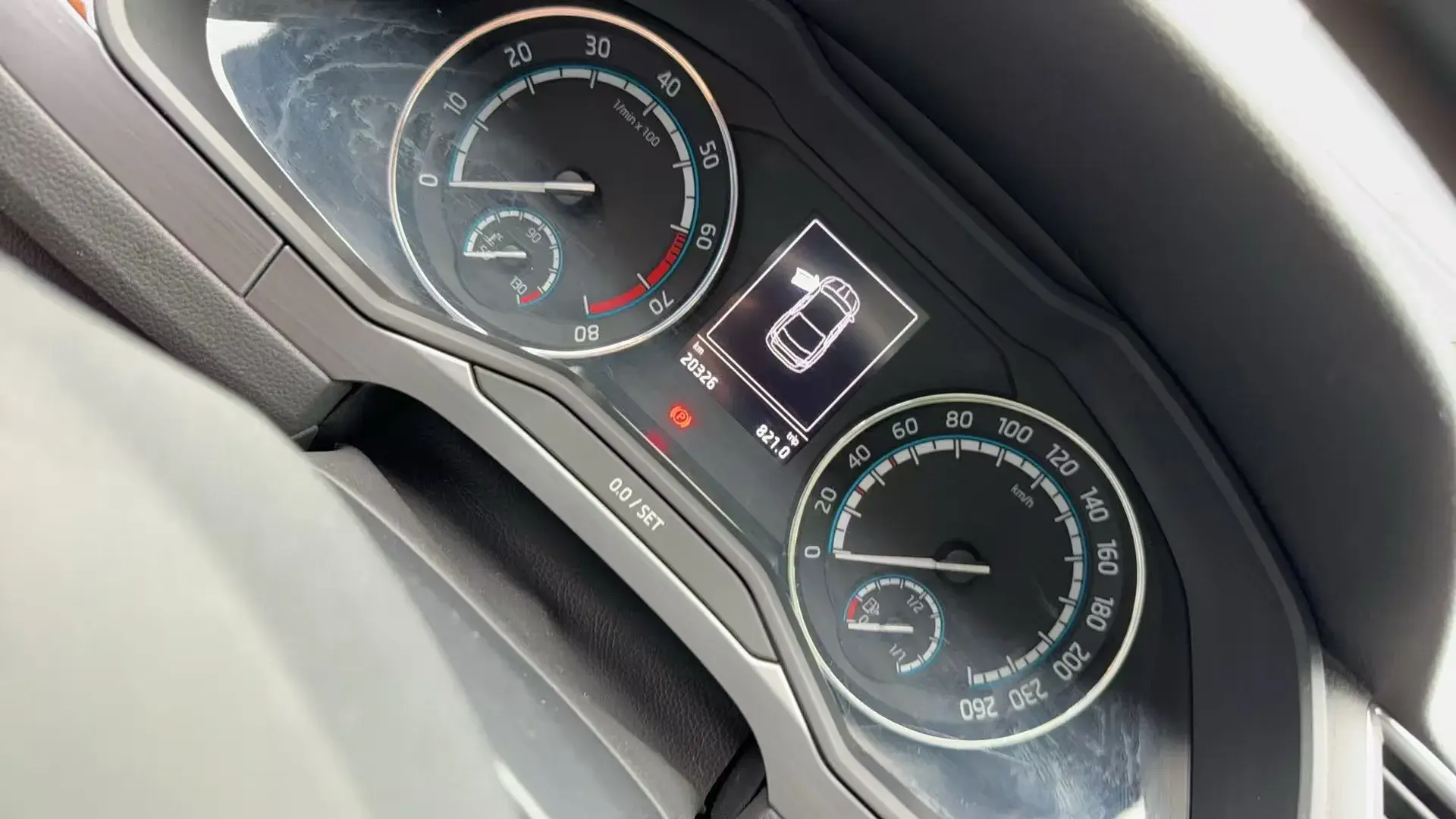 2019 SKODA SUPERB thumbnail 3