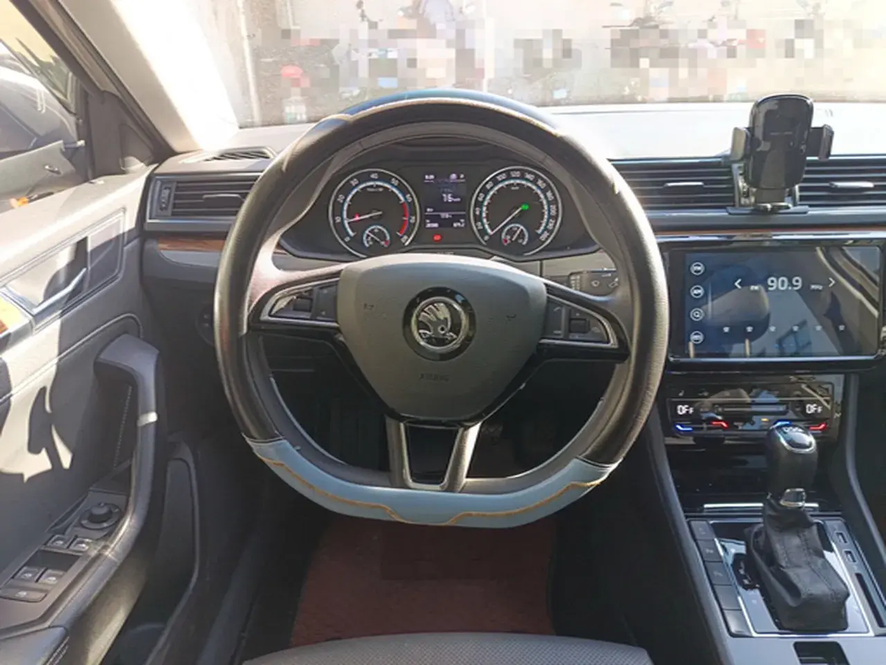 2019 SKODA SUPERB thumbnail 4