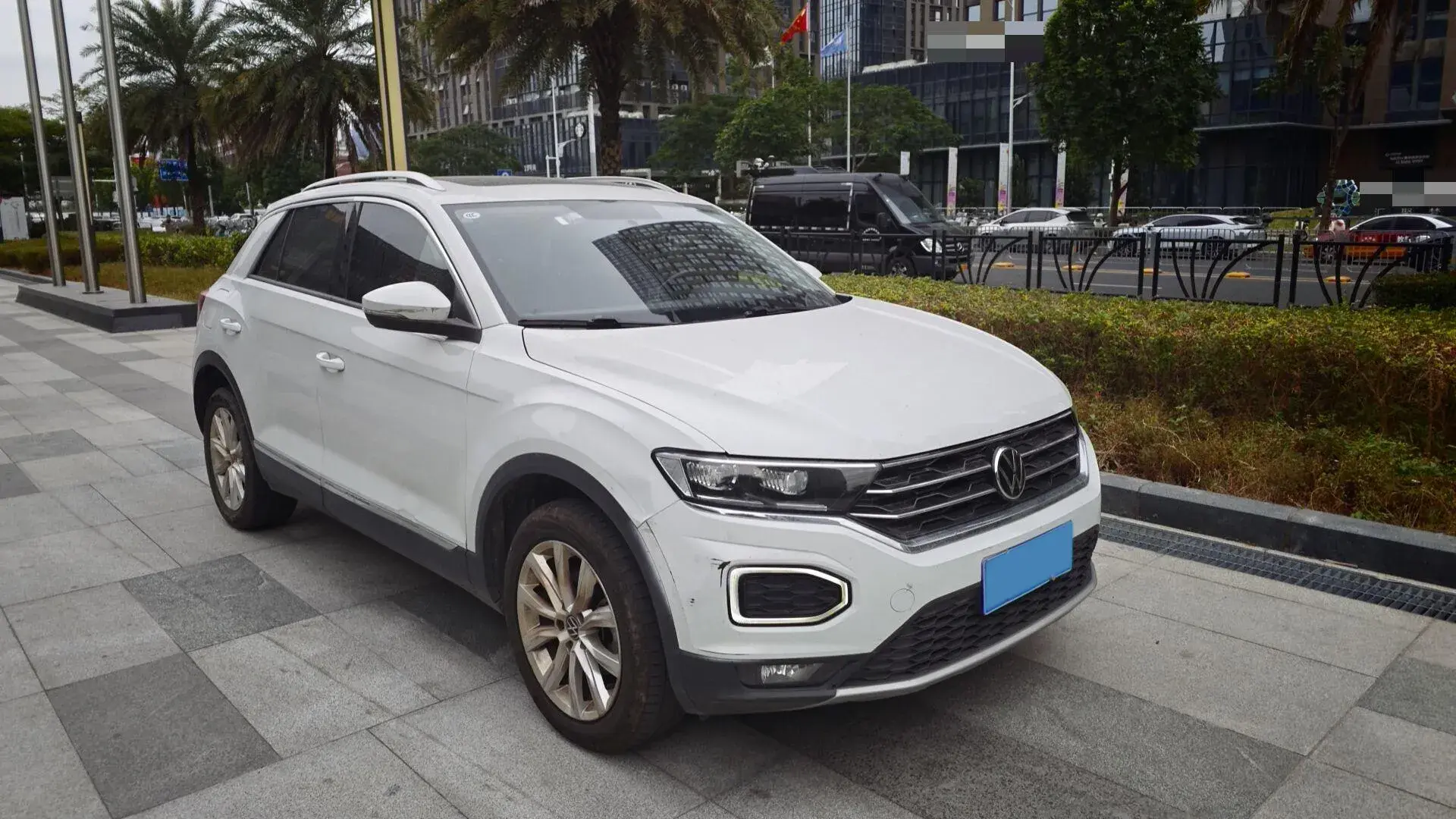 2022 VOLKSWAGEN T-ROC thumbnail 3