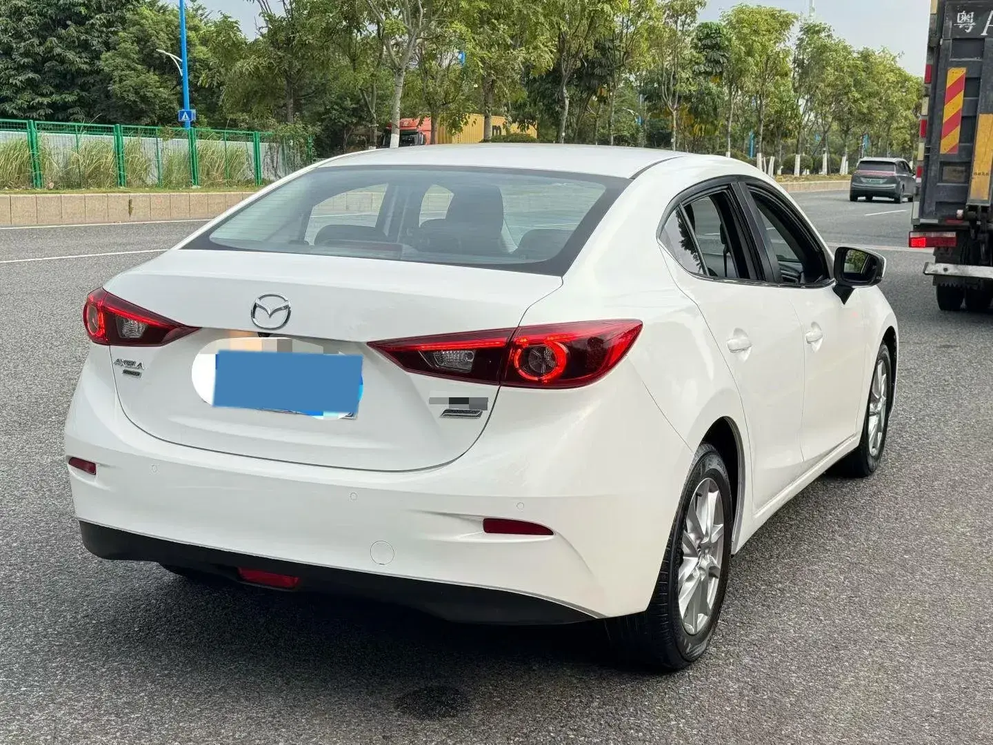 2017 MAZDA 3 thumbnail 3