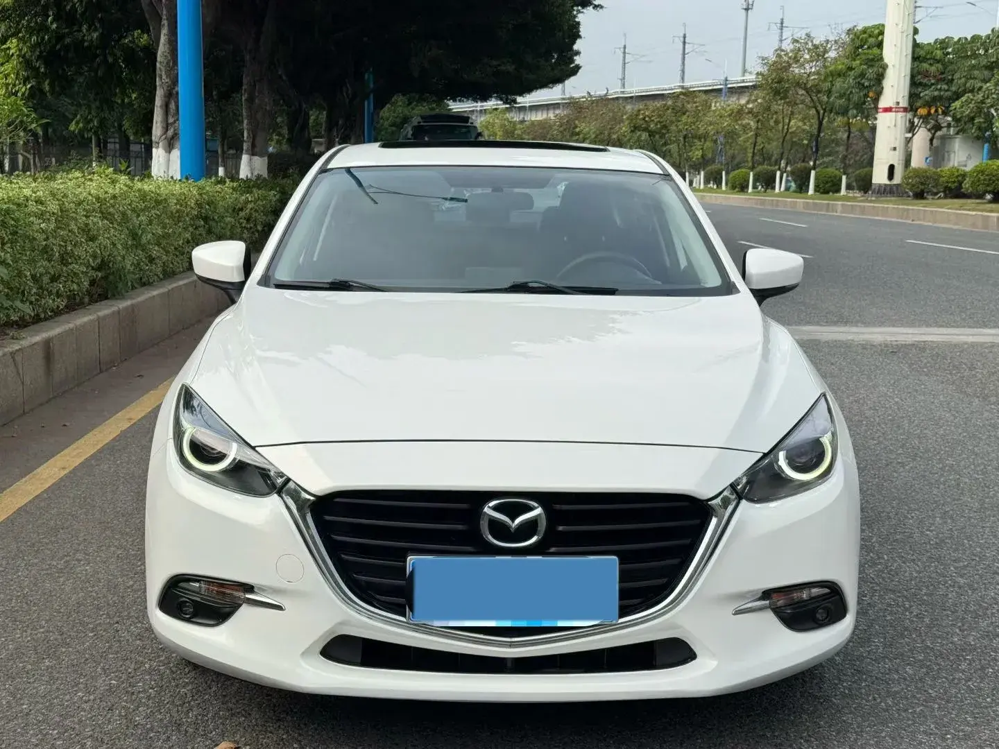 2017 MAZDA 3 thumbnail 2
