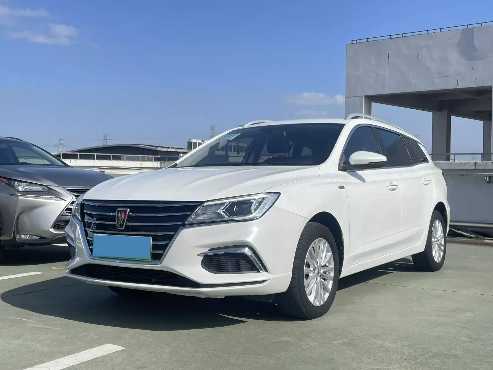 2019 ROEWE EI5 view 1