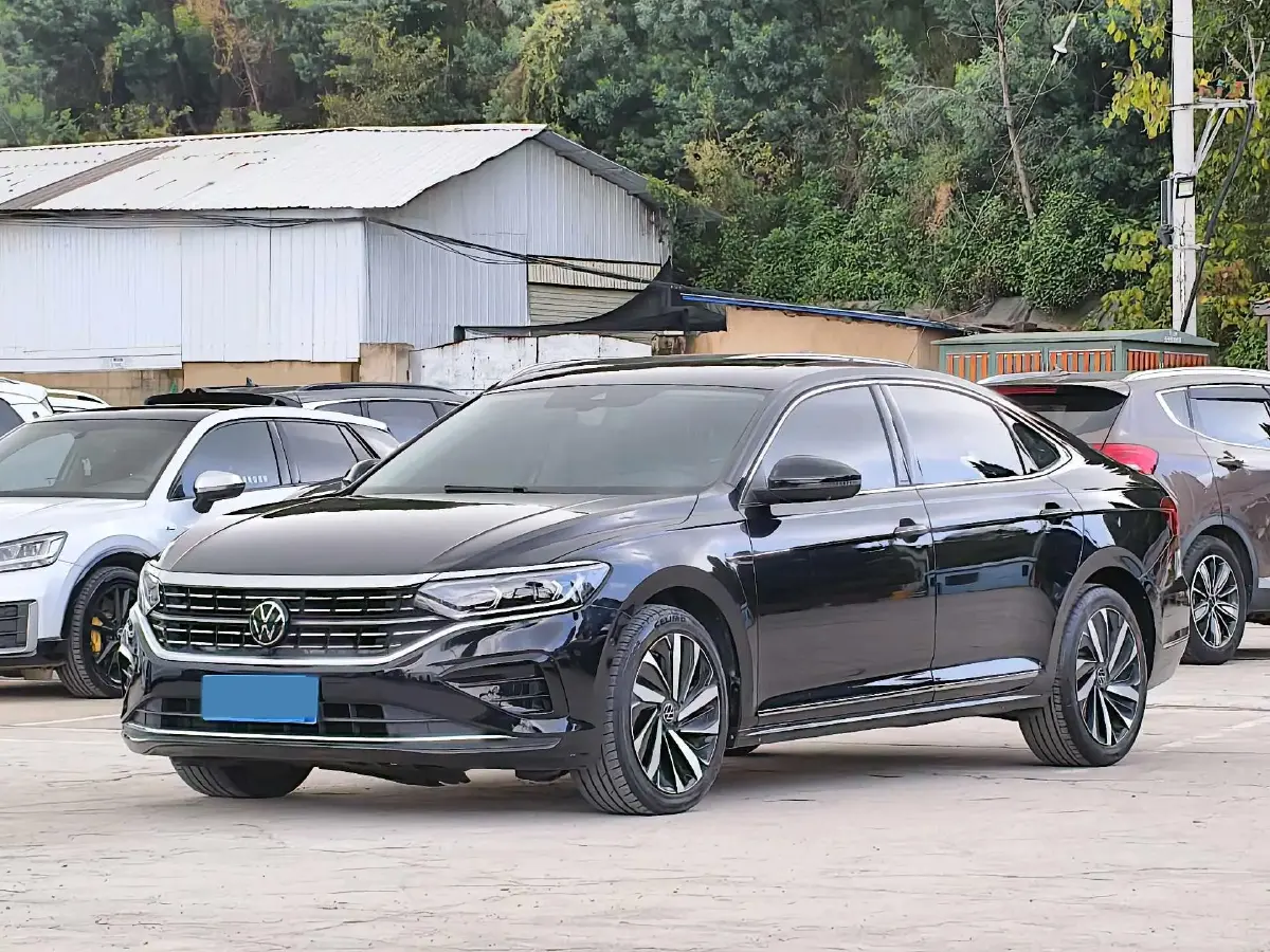 2023 Volkswagen Passat 2.0T 186HP L4 7DCT