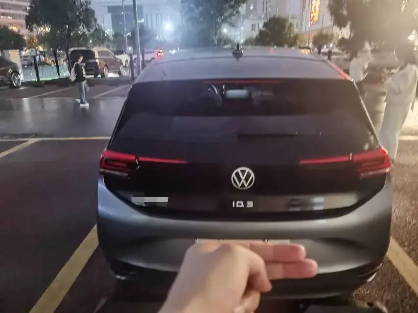 2023 VOLKSWAGEN ID.3 thumbnail 3