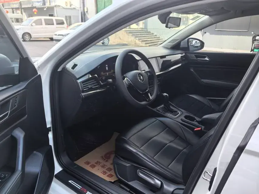 2021 VOLKSWAGEN LAVIDA thumbnail 4