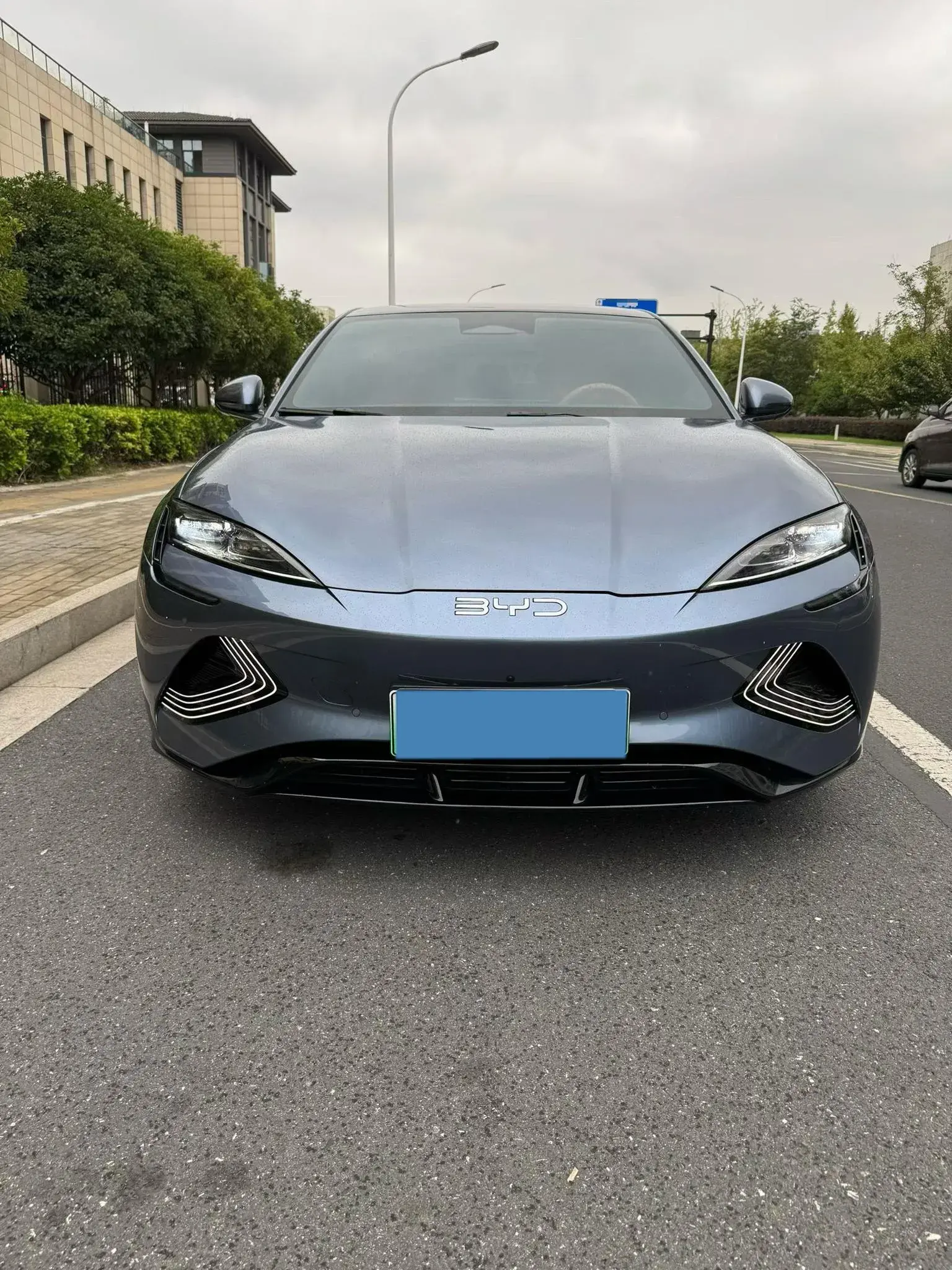 2025 BYD SEAL thumbnail 2