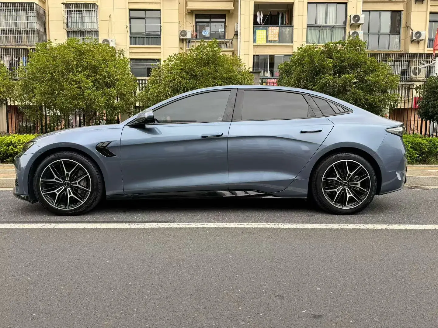 2025 BYD SEAL thumbnail 3