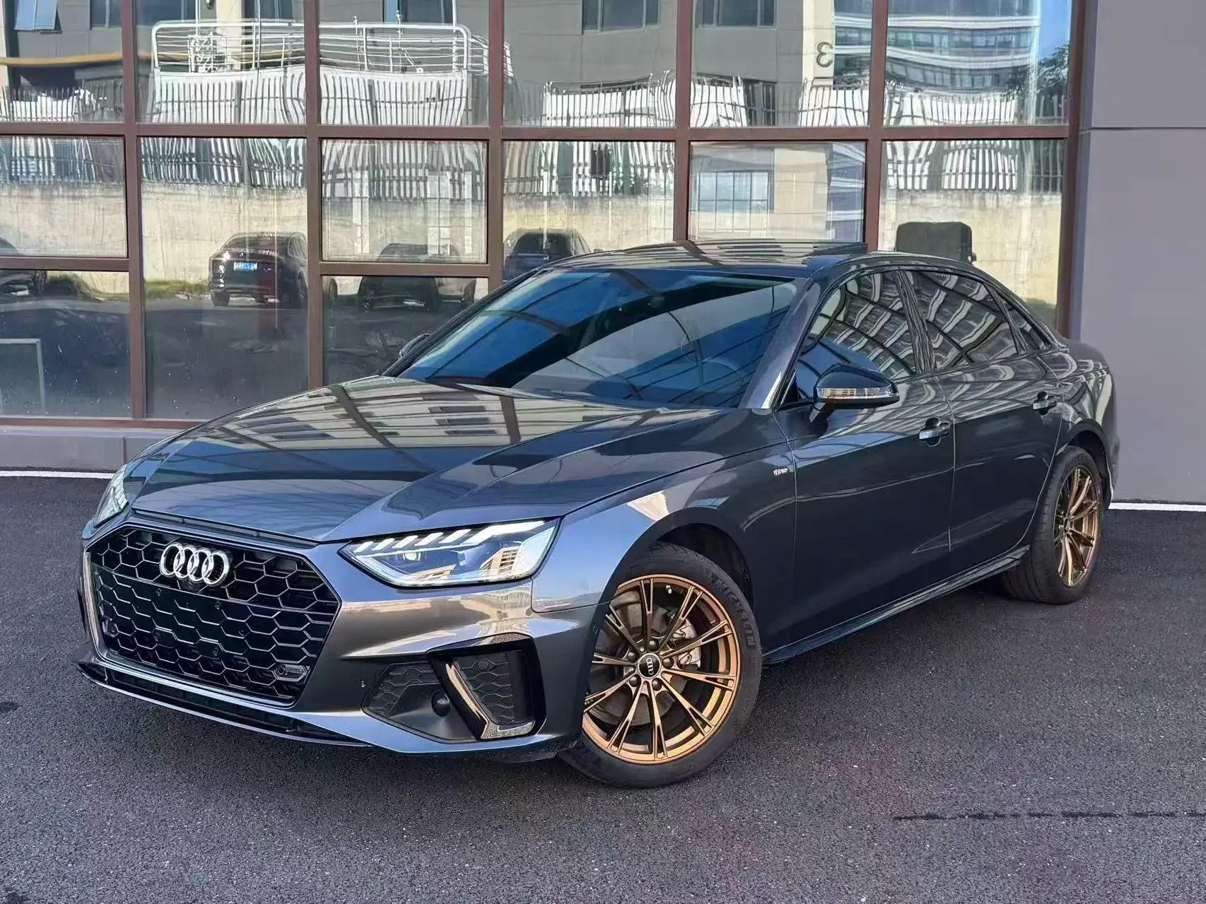 2022 AUDI A4L view 1