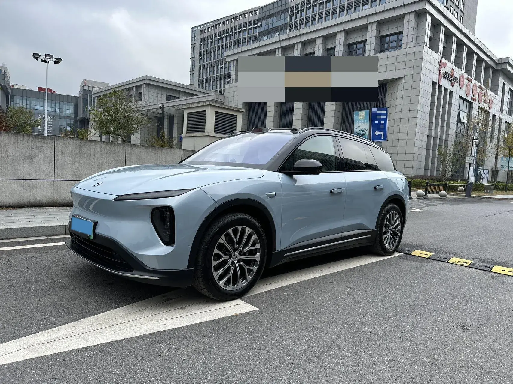 2023 NIO ES6 view 1