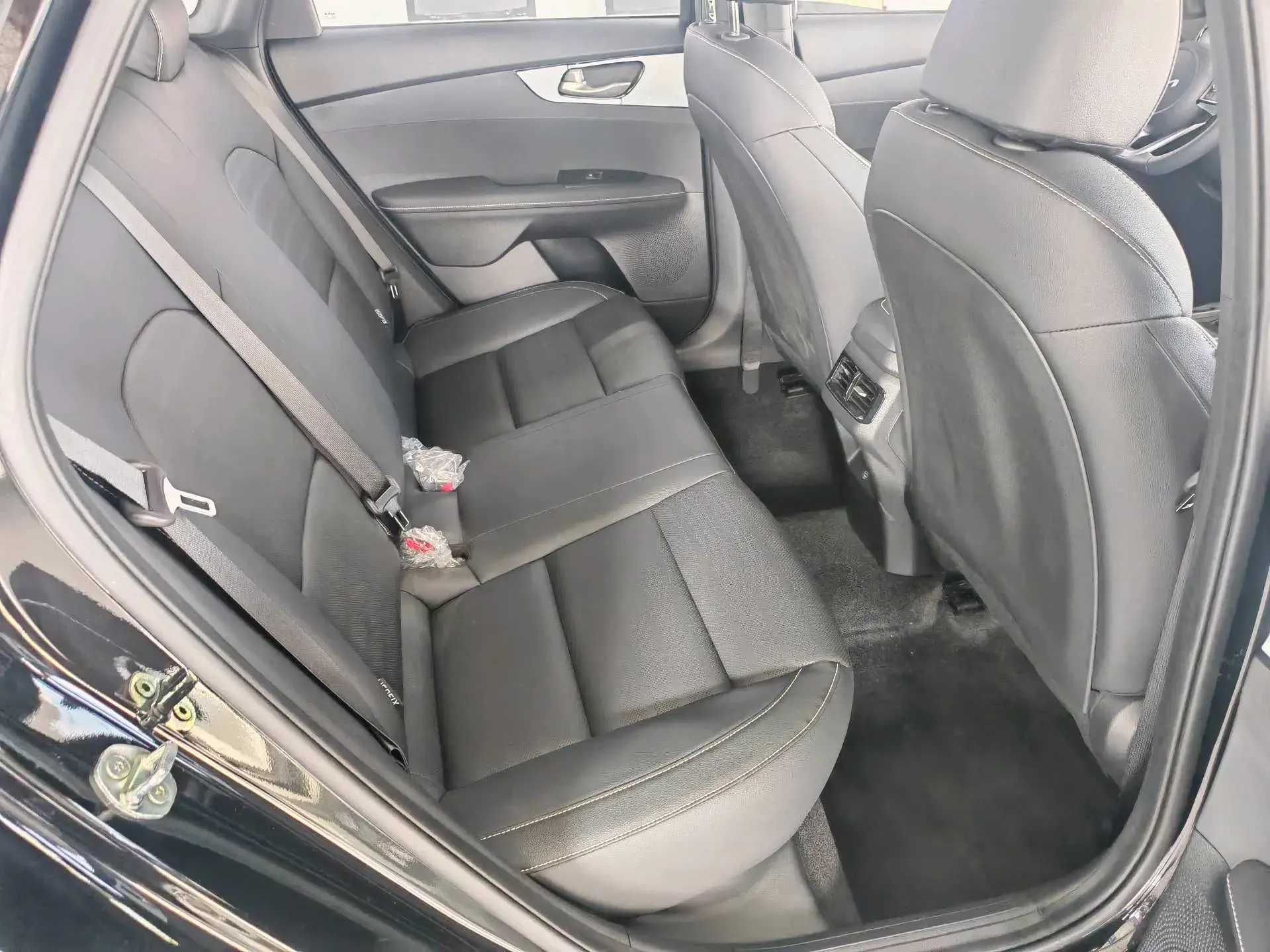 2023 KIA K3 thumbnail 4