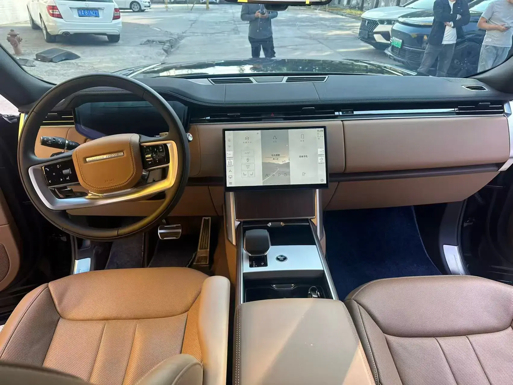 2025 LAND ROVER thumbnail 4