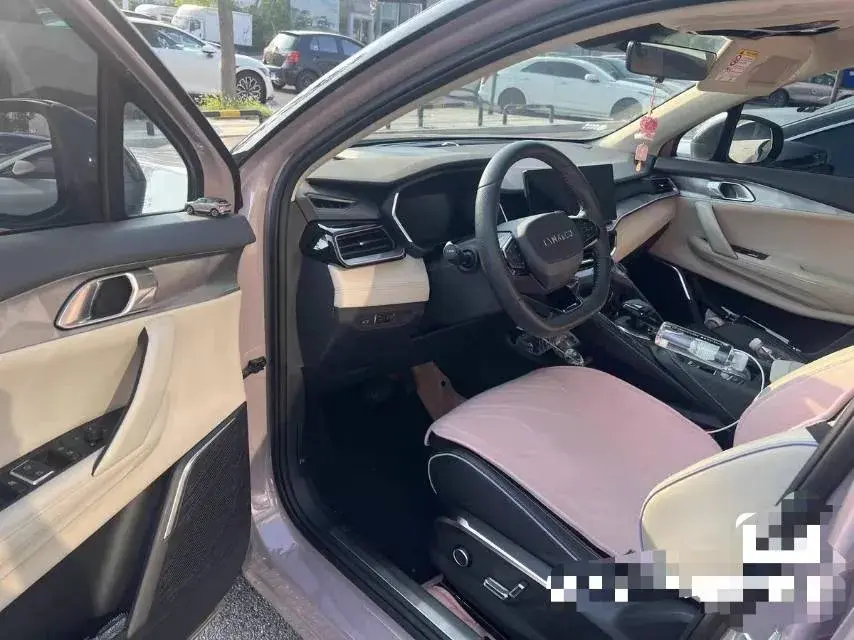 2023 LYNK&CO 06 thumbnail 3