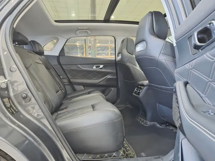 2024 ChangAn UNI-K 2.0T 233HP L4 8AT,autocango,china used car exporter,china ev exporter,chinese used car exporter,chinese used ev exporter