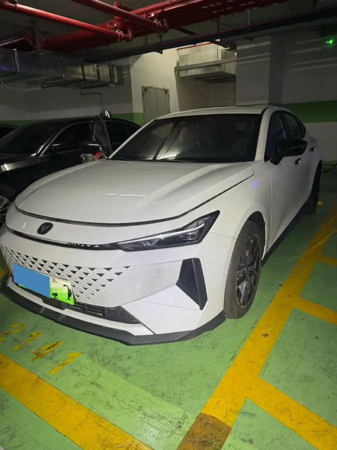 2024 ChangAn UNI-V iDD 1.5L 110HP L4 E-CVT PHEV 18.99KWH