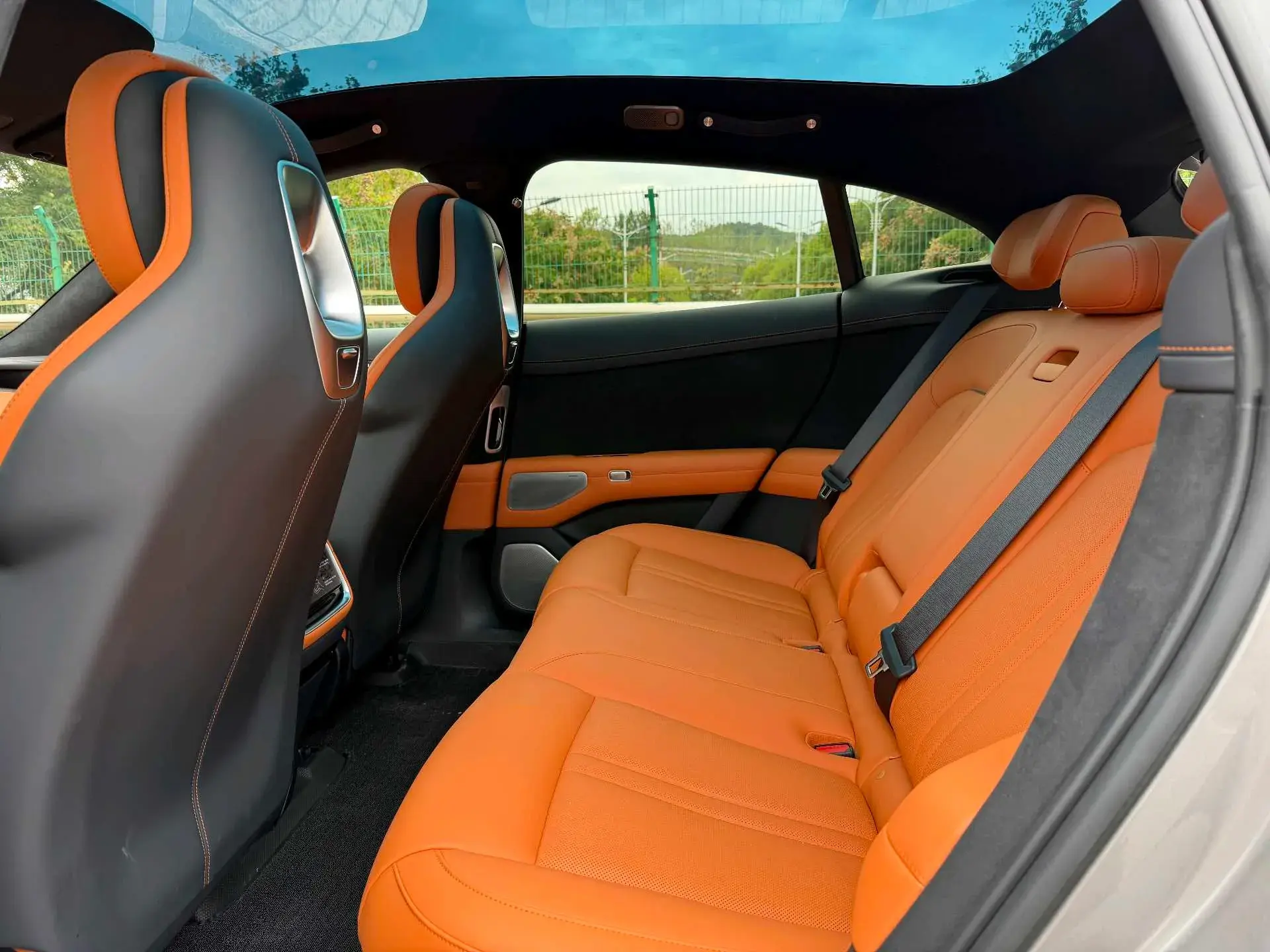 2025 MI YU7 thumbnail 4