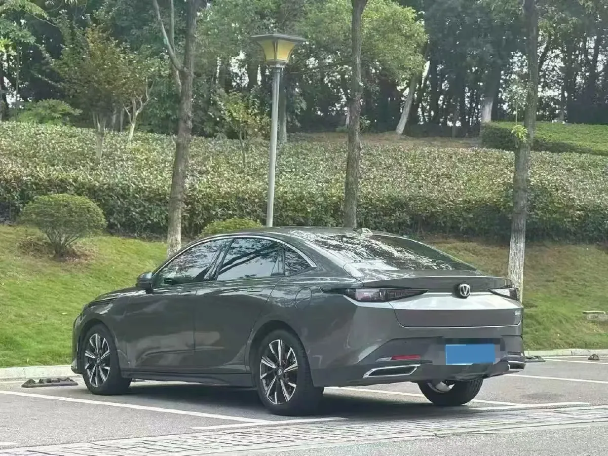 2023 ChangAn Lamore 1.5T 170HP L4 7DCT,autocango,china used car exporter,china ev exporter,chinese used car exporter,chinese used ev exporter