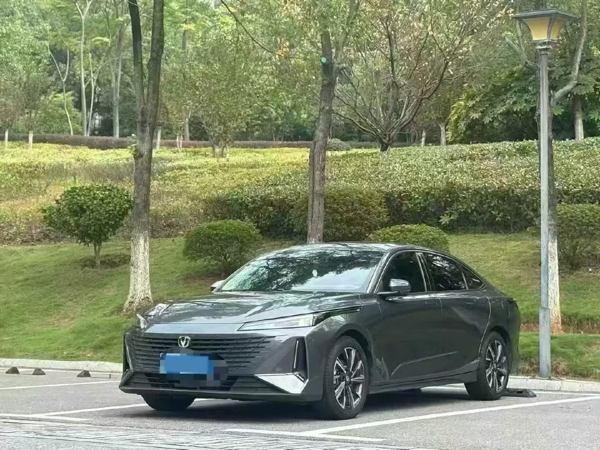 2023 ChangAn Lamore 1.5T 170HP L4 7DCT,autocango,china used car exporter,china ev exporter,chinese used car exporter,chinese used ev exporter